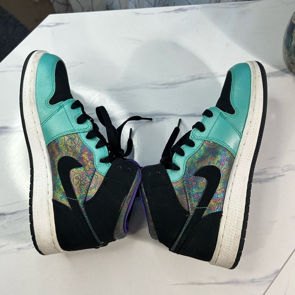 AIR JORDAN 1s, size 4Y (year 2012)